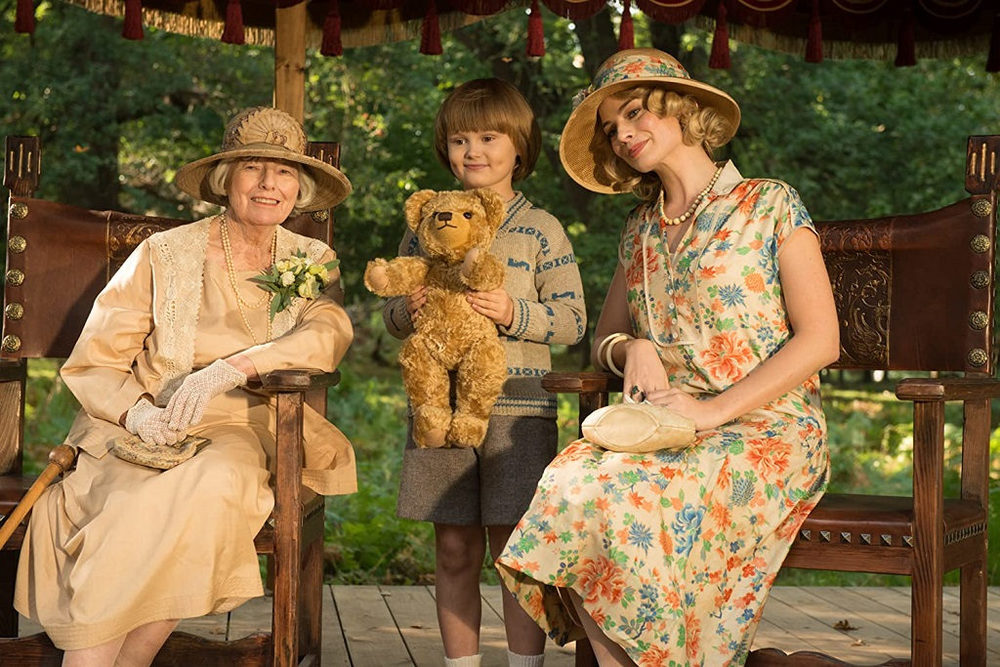 مارگو رابی و ویل تیلستون در فیلم «خداحافظ کریستوفر رابین» (Goodbye Christopher Robin)